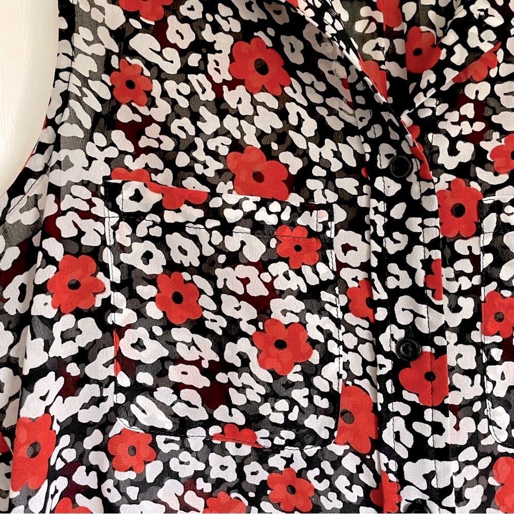 Women’s Banana Republic Floral Sleeveless Blouse in Black/White/Red - XS - Picture 6 of 9